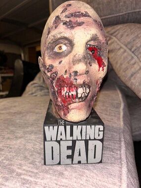 WALKING DEAD SEASON 2 COLLECTORS EDITION